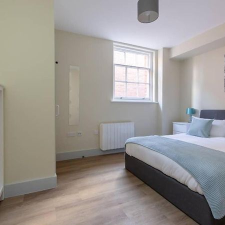 Hereford City Centre - Apartment 4, Isabella House - Modern Apartment In The Heart Of The City - Sleeps 4 Guests - Hosted By Rentmyhouse Eksteriør bilde