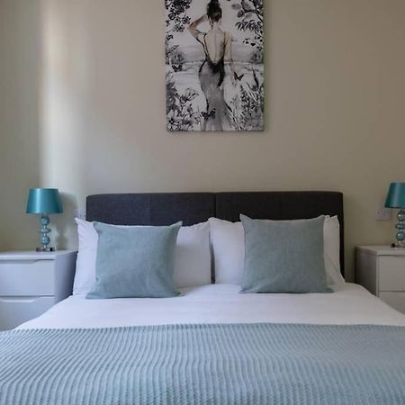 Hereford City Centre - Apartment 4, Isabella House - Modern Apartment In The Heart Of The City - Sleeps 4 Guests - Hosted By Rentmyhouse Eksteriør bilde