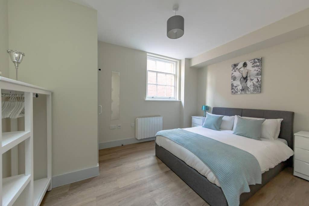 Hereford City Centre - Apartment 4, Isabella House - Modern Apartment In The Heart Of The City - Sleeps 4 Guests - Hosted By Rentmyhouse Eksteriør bilde