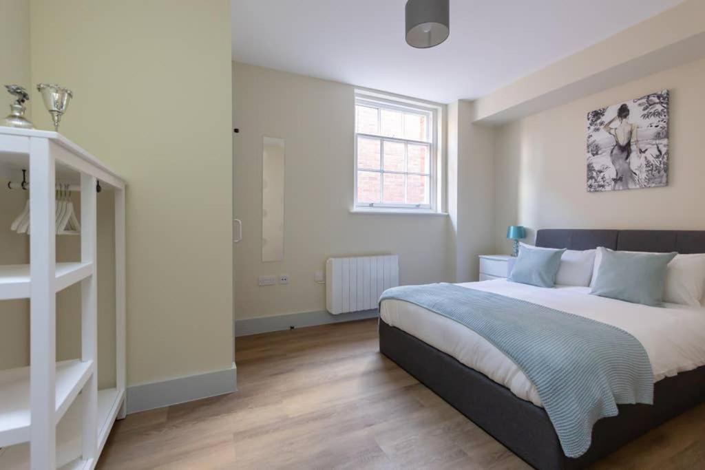 Hereford City Centre - Apartment 4, Isabella House - Modern Apartment In The Heart Of The City - Sleeps 4 Guests - Hosted By Rentmyhouse Eksteriør bilde