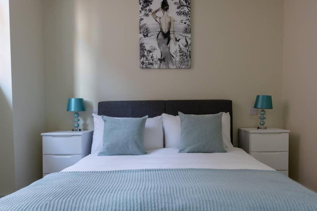 Hereford City Centre - Apartment 4, Isabella House - Modern Apartment In The Heart Of The City - Sleeps 4 Guests - Hosted By Rentmyhouse Eksteriør bilde